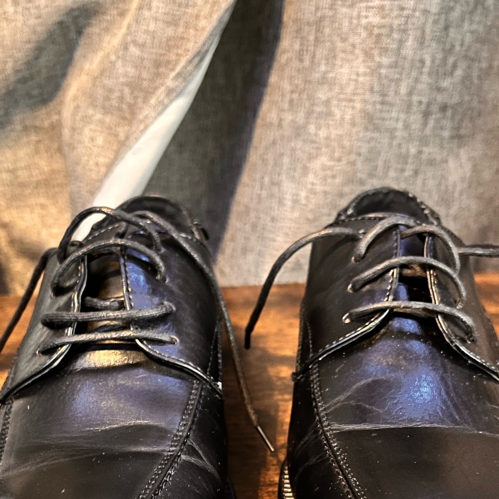 Shoes - Picture 4 of 9